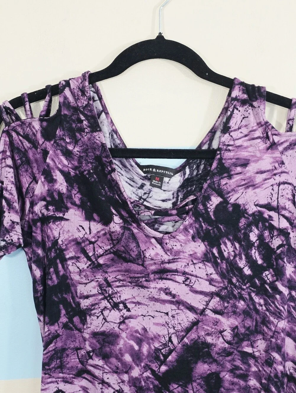 Rock & Republic Purple & Black Tie-Dye Cold-Shoulder V-Neck Tee - Picture 3 of 7